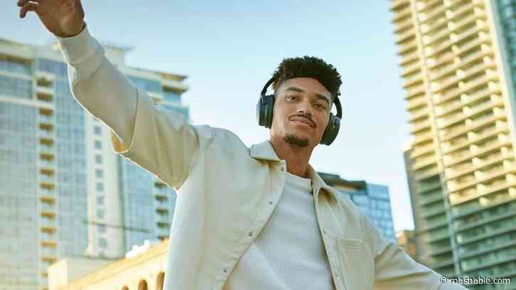 Grab the Bose QuietComfort headphones for $100 off