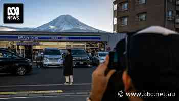 Japanese town to block Mount Fuji view from troublesome tourists