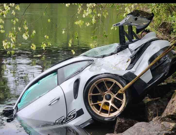 Man rijdt 992 GT3 RS in het water dag na aanschaf