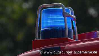 Hecke gerät in Geltendorf in Brand