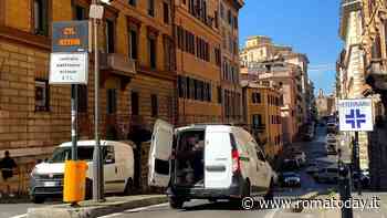 Contromano, in retromarcia o con le targhe coperte. Così i furbetti della Ztl a Roma cercano di evitare la multa