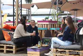 Eerste zomerbars open ondanks kwakkelweer, woensdag volgt nieuweling: “Zon blijft welkom”