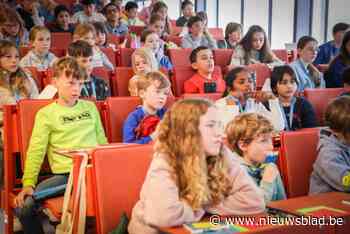 Liever naar Kinderuniversiteit dan spelen of sporten: “Ik vind het leuk om échte dingen te leren”