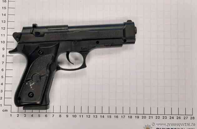 BPOL NRW: Bundespolizisten stellen Anscheinswaffe eines 36-Jährigen sicher