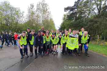 Vrienden steken Sem hart onder de riem met een 50 kilometer lange steunwandeling