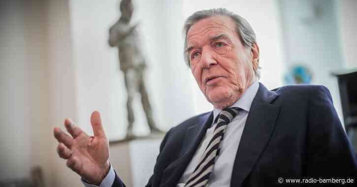 Altkanzler Schröder feiert mit Kubicki, Gysi und Ramsauer