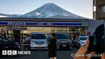 Mount Fuji view to be blocked to deter tourists