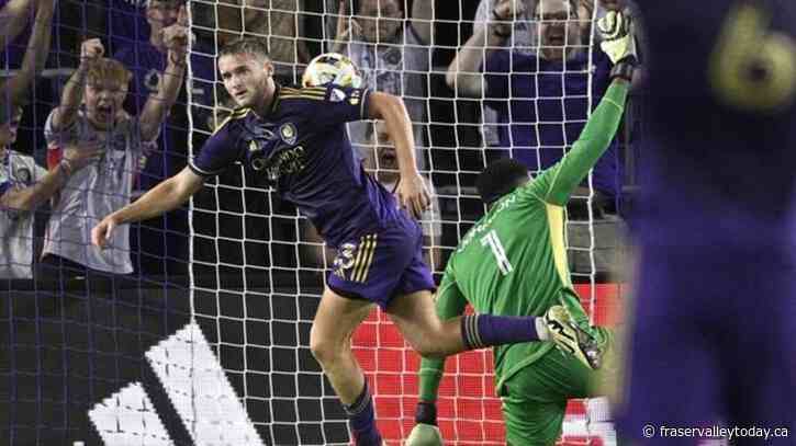 Spicer, Owusu score late goals to lift Toronto FC to comeback win in Orlando