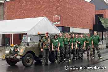 Verzamelaar Eric (82) brengt Mister en Miss Chaplin in legerjeep naar jeugdhuis