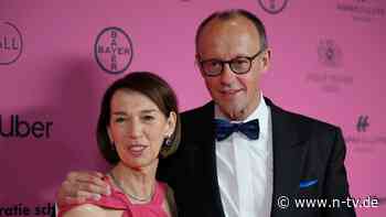 Ehefrau Charlotte Merz plaudert: Friedrich Merz als liebender Ehemann und "Opi"