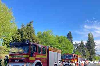 FW-EN: Gasgeruch und Gefahrenast über Gehweg