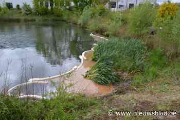 Stookolievervuiling gemeld in spaar- en blusbekken Ballingsweg