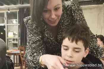 Leesfee Emy richt schaakclub op in ‘t Smiske: “de interesse is groot, dus ik heb nog extra schaakborden nodig”