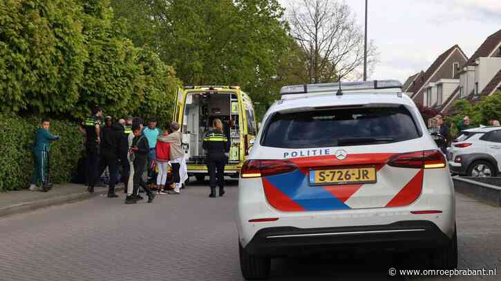 Kind naar het ziekenhuis na aanrijding met busje, bestuurder rijdt door