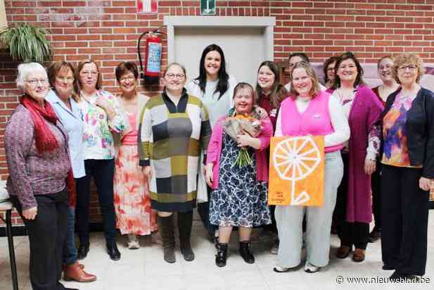 Vrouw & Maatschappij geeft Gerberaprijs aan Akaplus Oudenaarde