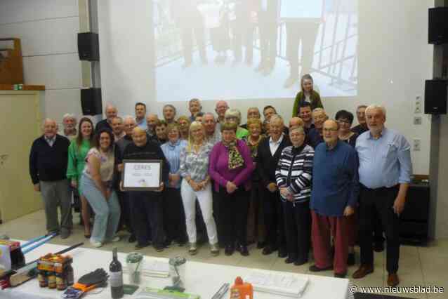 Marc en Ria dragen de koningskroon bij Cereskaartspelers Nukerke