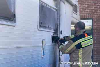 Buurman bestrijdt vlammen uit mobilhome bij woning: “Dit kon veel slechter aflopen”
