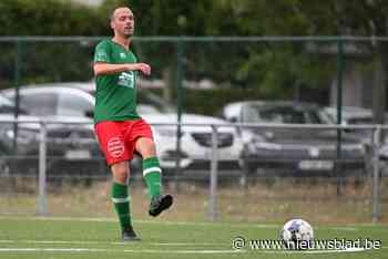 Kaj Knipping (FC Herne) en Hamza Haddour (SV Sint-Antelinks) naar Osta Meerbeke
