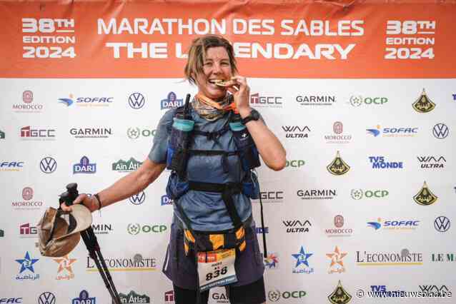 Kinderpsychiater Haïke (52) loopt loodzware Marathon Des Sables: “Afzien, strompelen naar de tent om je blaren te doorprikken en vooral blijven gaan”