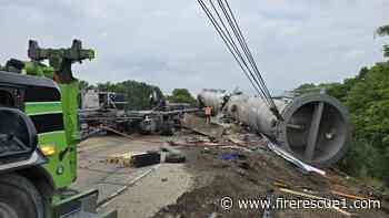 350,000-pound load falls on vehicle on Texas highway killing 2