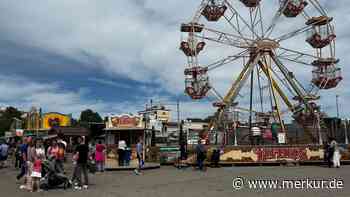 Marktsonntag und Volksfest bei Sonnenschein
