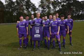 Broer van profvoetballer scoort op z’n 47ste in afscheidsmatch: “Ik ga nu niet verkommeren in een hoekje”