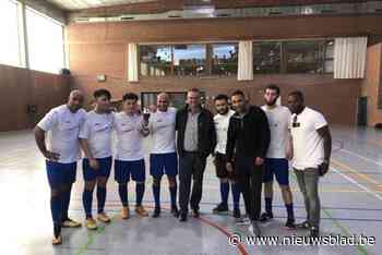 Hemiksemse bedrijven binden voetbalschoenen aan voor Welzijnsschakel Tochtgenoten