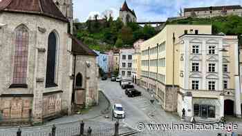 Sanierung der Grundschule Burghausen: Kirchplatz bald für zwei Jahre gesperrt