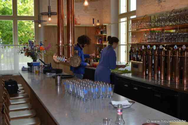 Podcasttoer ‘Veld-tot-glas’ leert bierkenners en –leken wandelend of fietsend op een leuke manier ingrediënten van bier beter kennen: “na de tocht kan je genieten van drankje of hapje“