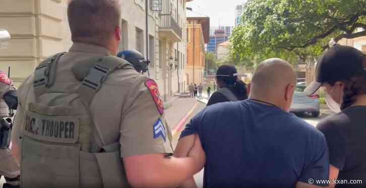 Austin photojournalist faces felony charge after arrest during UT protest, affidavit says