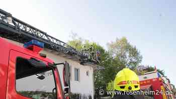 Aufregung in Raubling: Heckenbrand droht auf Wohnhaus überzugreifen