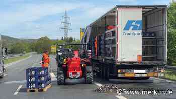 Laster verliert 300 Kästen auf der Autobahn – Bier und Splitter bedecken Fahrbahn