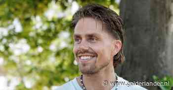 André doet romantisch op vakantie en Donny showt zijn afgetrainde lijf