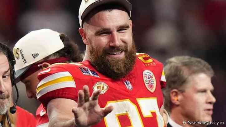 Chiefs and tight end Travis Kelce agree to 2-year extension, AP source says