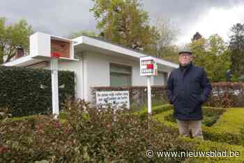 Dirk Vermeire is eerste bewoner Haezeldonckwijk die beeld in voortuin plaatst