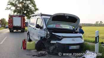 Traktorfahrer wird von Sonne geblendet und übersieht Auto: eine Person durch Unfall verletzt