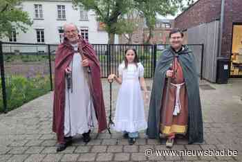 Unicum in Wuustwezel: grootvader, zoon en kleindochter lopen samen in Quirinusprocessie: “We zijn hier al generaties mee bezig”