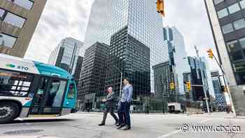 Federal public servants to return to the office 3 days a week this fall