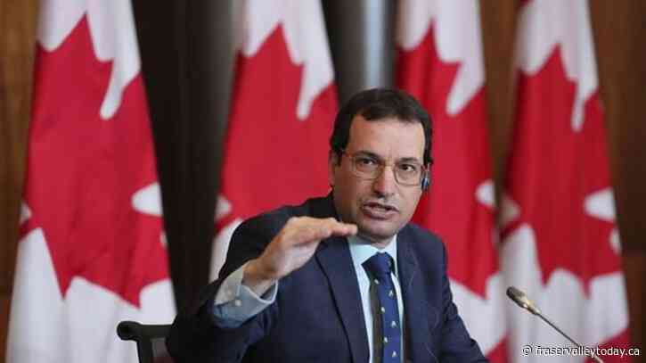 Environment commissioner gives Canada failing grade on contaminated sites in North