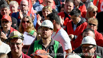 Massenprotest bei Thyssenkrupp: Beschäftigte fordern Arbeitsplatzerhalt