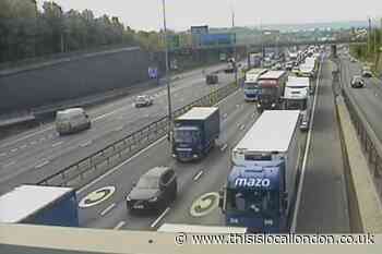 A2 Darenth near M25: Crash between lorry and car