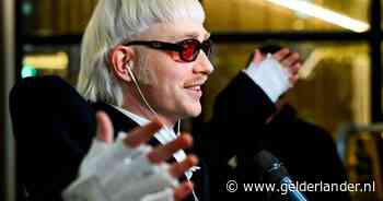 Eerste beelden repetitie Joost Klein lekken uit: Fries wordt op Songfestival vergezeld door een blauwe kip