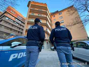 Violenza sessuale su due bambini davanti a scuola, pakistano in manette