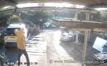 Thurlow Gardens, Hainault 'sword attack': Arrest in pictures