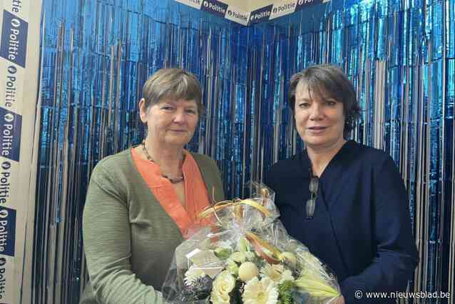 Gemeente laat geliefde agente Marina Kienen niet zonder afscheidsfeestje vertrekken: “Al een geluk dat het in juni al EK Voetbal is”