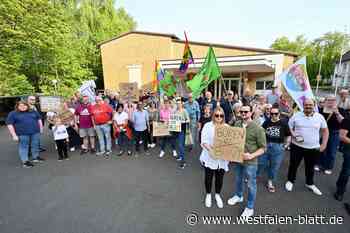 50 Teilnehmer bei der Gegenkundgebung in Büren