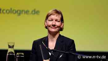 Neuer "Zwei zu Eins"-Trailer: Sandra Hüller spielt in DDR-Komödie mit