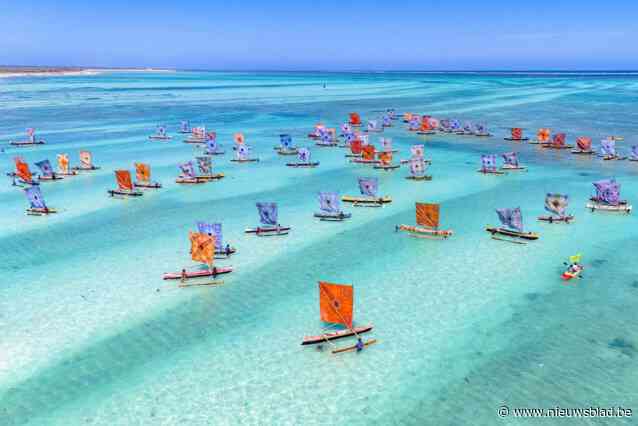 Wim Tellier laat honderd zeilen met foto’s van menselijke irissen op prauwen wapperen in Madagascar voor drinkbaar water