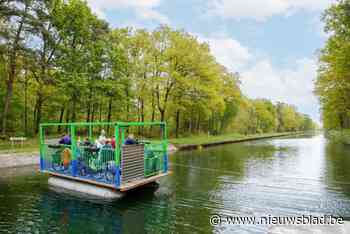 Veerpontje vaart weer uit op kanaal: start overzetseizoen gaat gepaard met streekmarktje