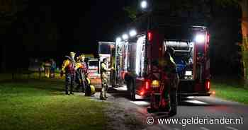 Hulpdiensten zoeken naar persoon in water van De Berendonck in Wijchen